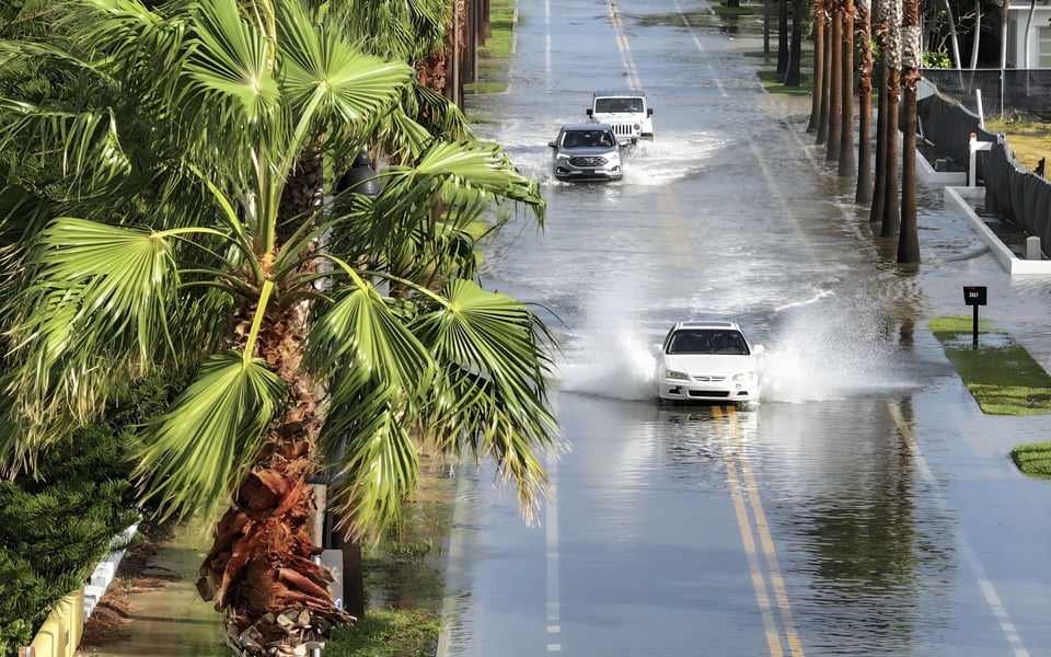 Florida Real Estate Climate Risk: Market Trends vs Flooding